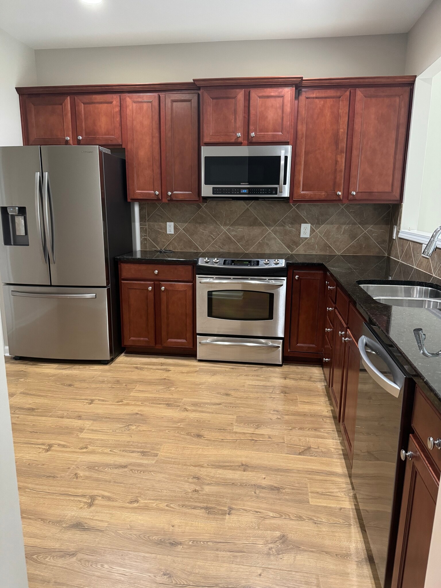Kitchen - 8321 Deckbar Pl
