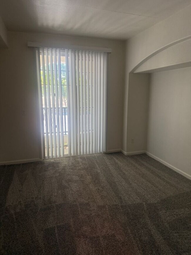 Building Photo - Stunning 2-bedroom, 2-bathroom townhouse