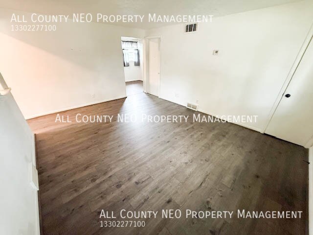 Building Photo - 1737 Portage Trail