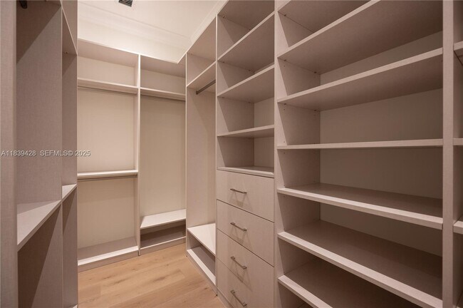 Building Photo - 680 Destacada Ave