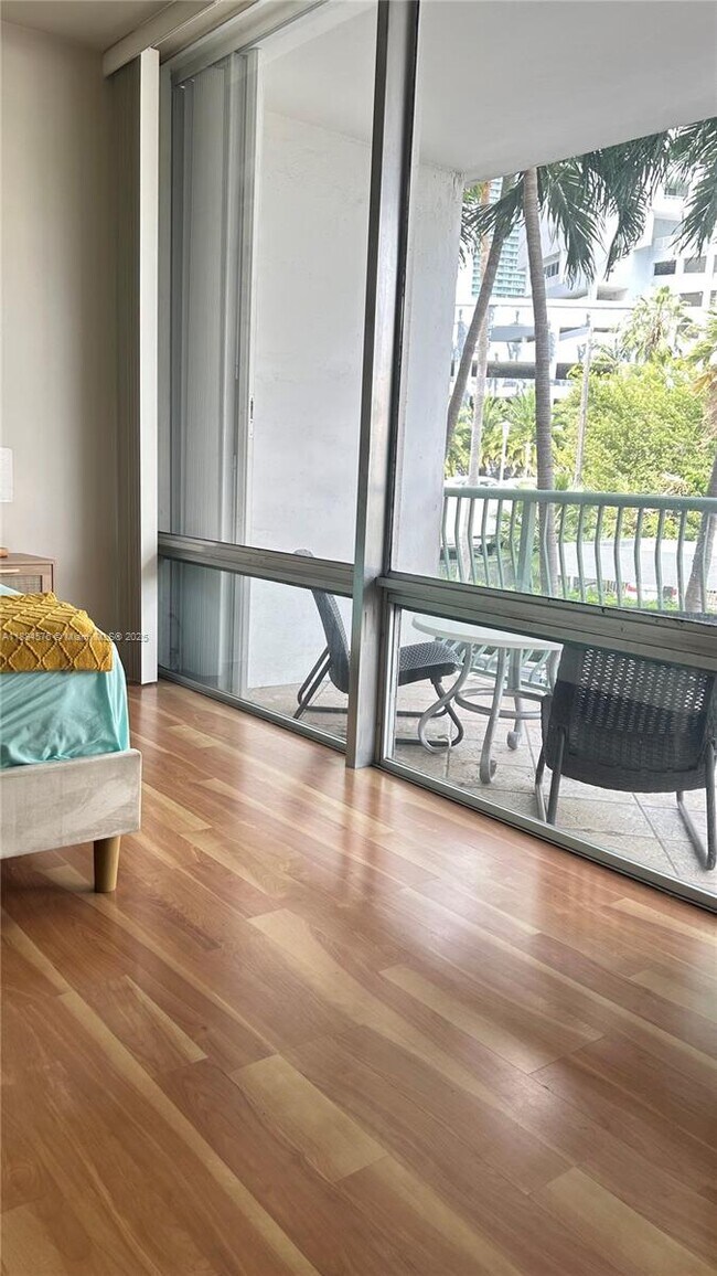 Building Photo - 1408 Brickell Bay Dr