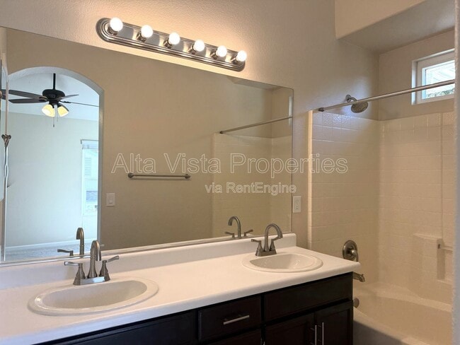 Building Photo - 11877 Spruce Run Dr