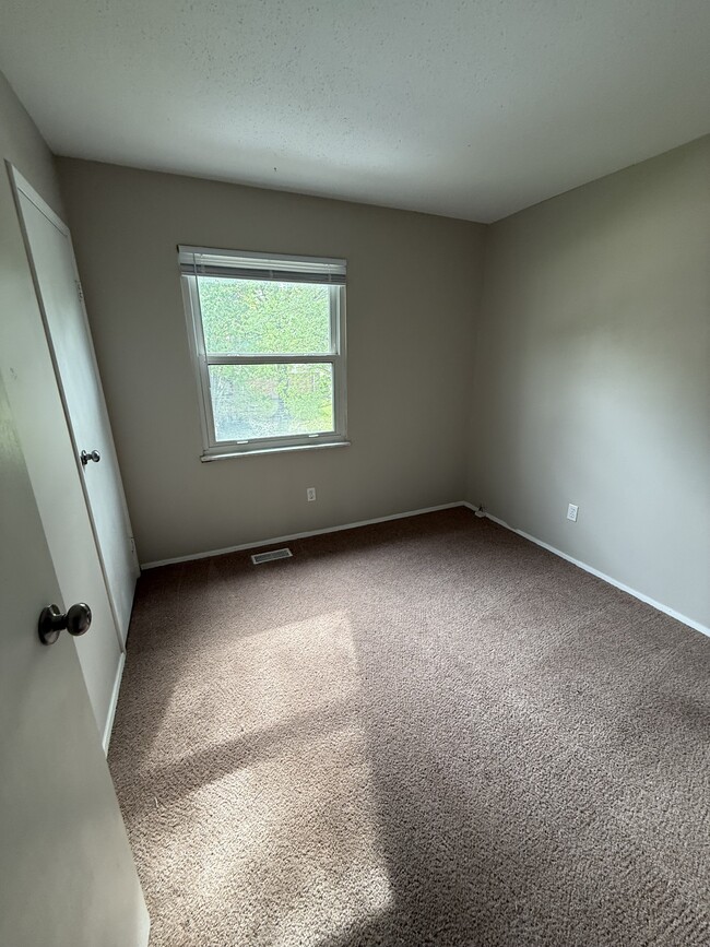 Building Photo - 2826 Greenleaf Dr