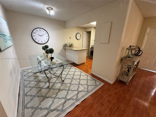 Building Photo - 6900 SW 39th St