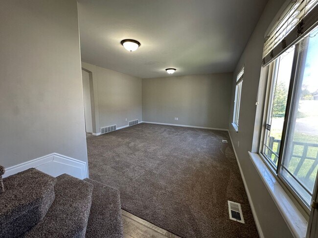 Building Photo - 3528 Newland Loop