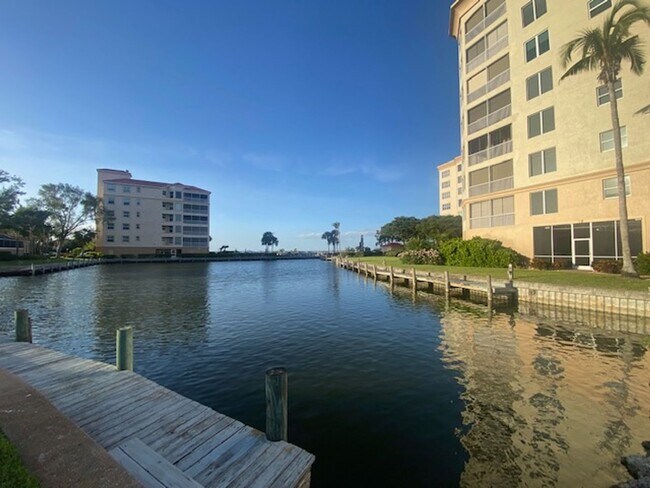Building Photo - 15160 Harbour Isle Dr