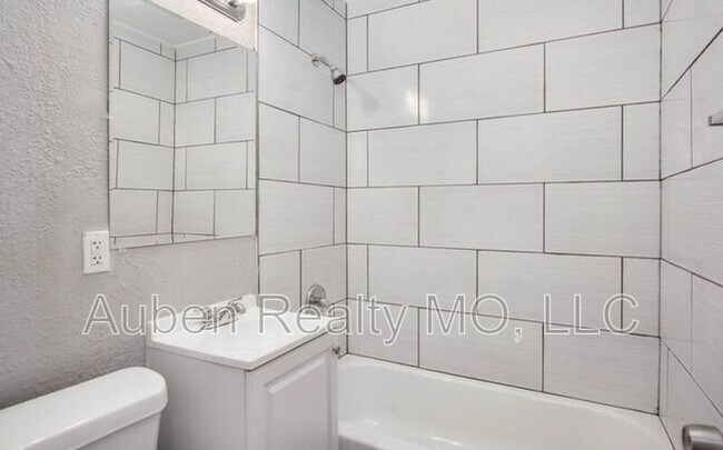 Building Photo - 4712 E 44th St
