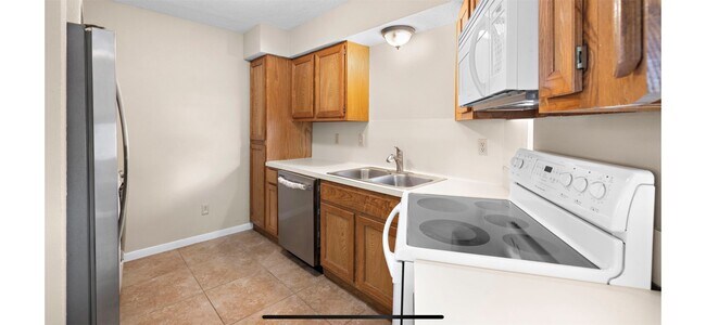 Building Photo - 12755 Mill Ridge Dr