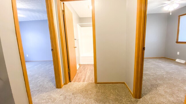Building Photo - 303 Country Villa Ln