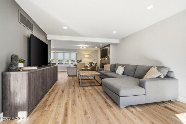 Building Photo - 8 Jackson Ct