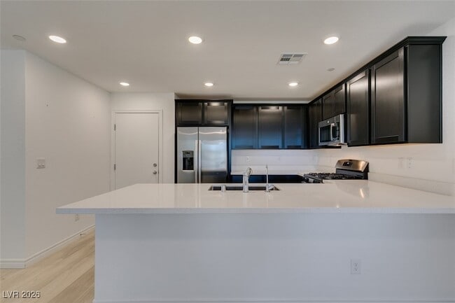 Building Photo - 6254 Foxes Dl St