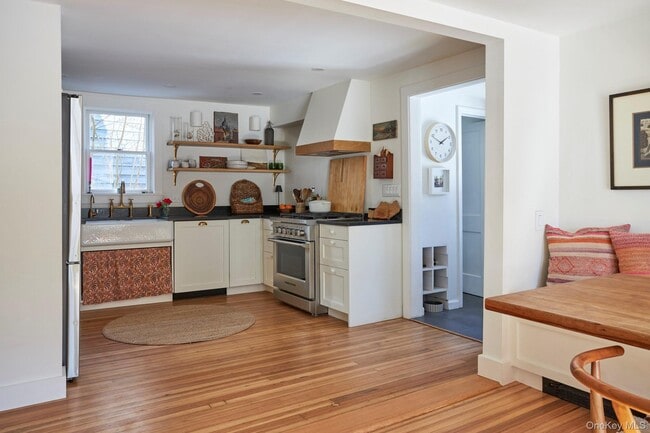 Building Photo - 41 Grinnell St