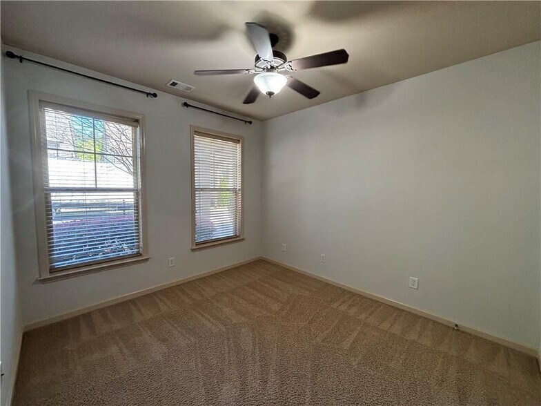 Building Photo - 800 Village Field Ct NW