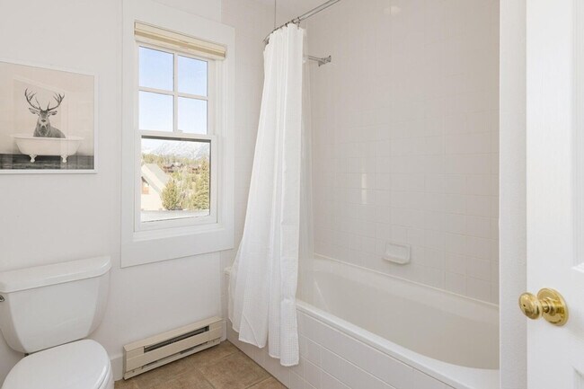 Building Photo - 7 Saddle Ridge Rd