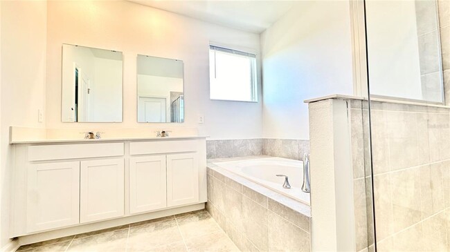 Building Photo - 326 Bogey Dr