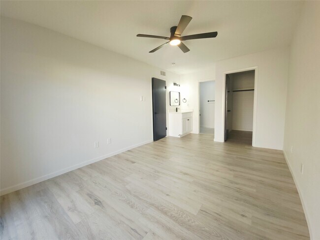 Building Photo - 12040 Mighty Oak Dr