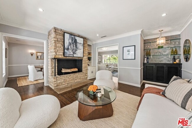 Building Photo - 2107 Coldwater Canyon Dr