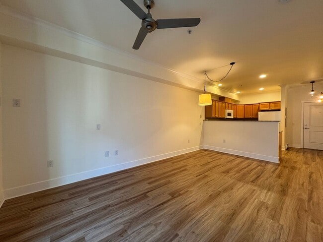 Building Photo - 1 Bed 1 Bath Condo Unit in Downtown Bellingham with Garage Parking