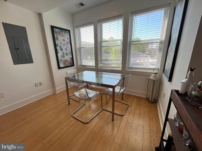 Building Photo - 1013 V St NW