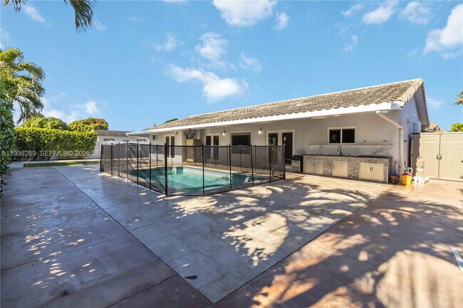 Building Photo - 9978 SW 152nd Terrace