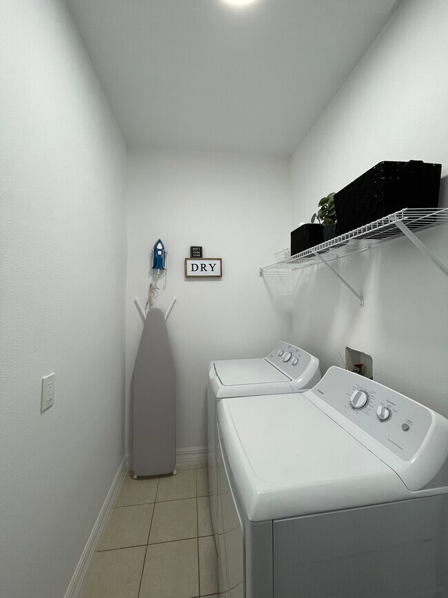 Building Photo - 3111 Sun Lake Ct