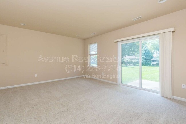 Building Photo - 8947 Hilltop Manor Dr