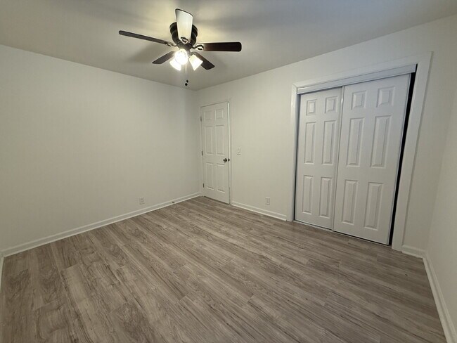 Building Photo - 2 Bedroom Renovated Unit – Walk to Meharry & Fisk Downtown Nashville