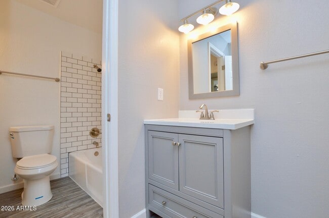 Building Photo - 645 N Arrowhead Dr