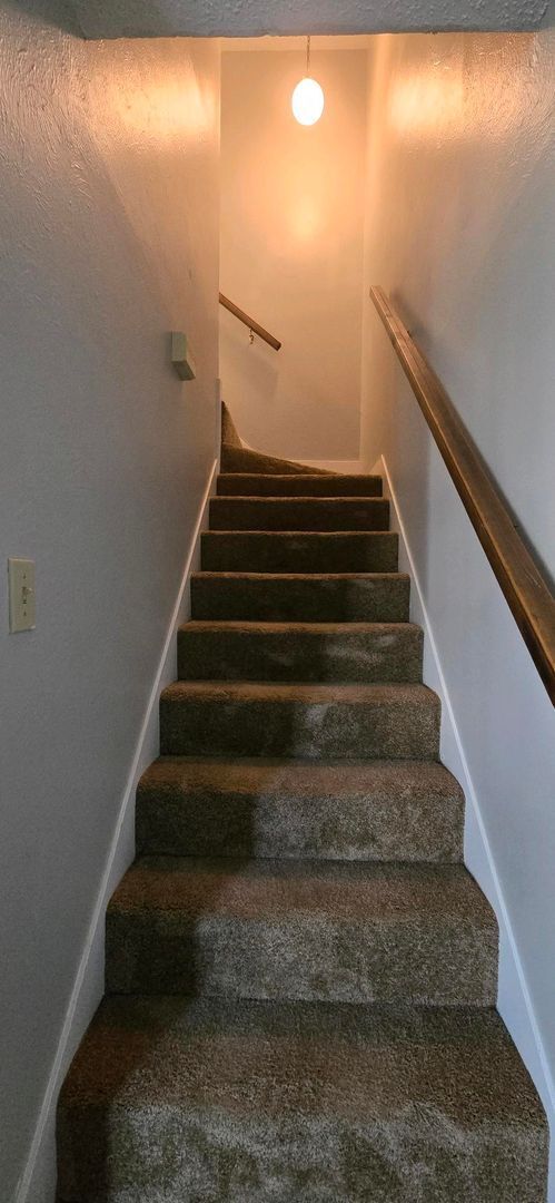 Building Photo - Available Now! 2 Bedroom 1.5 Bath Townhome...