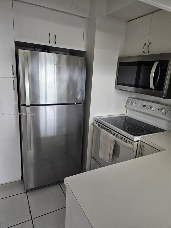 Building Photo - 3505 S Ocean Dr