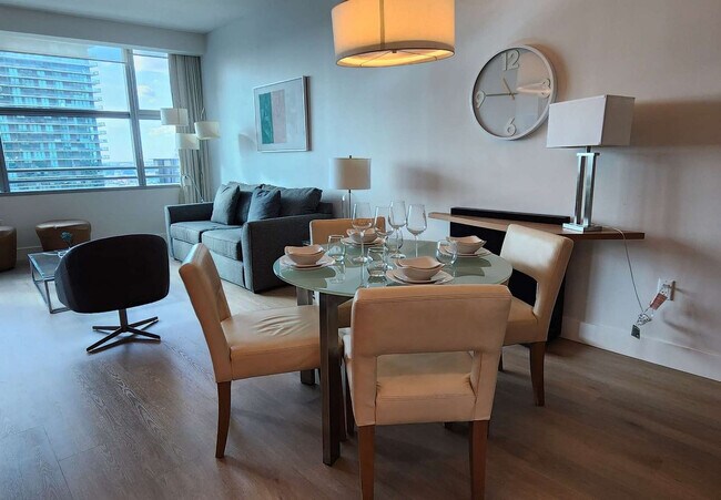 Building Photo - 1395 Brickell Bay Dr