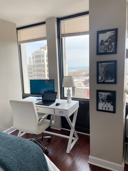 Building Photo - 444 W Fullerton Pky