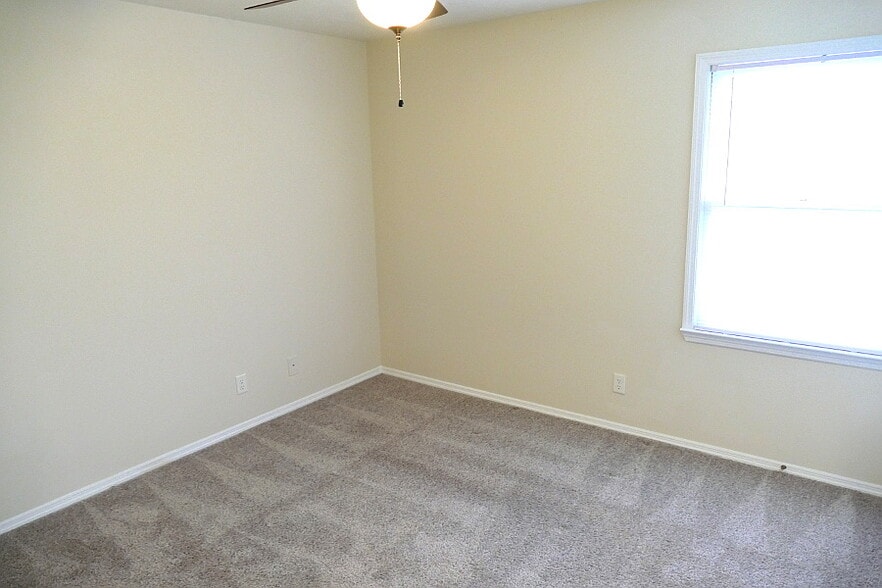 Building Photo - 1015 Walton Ln