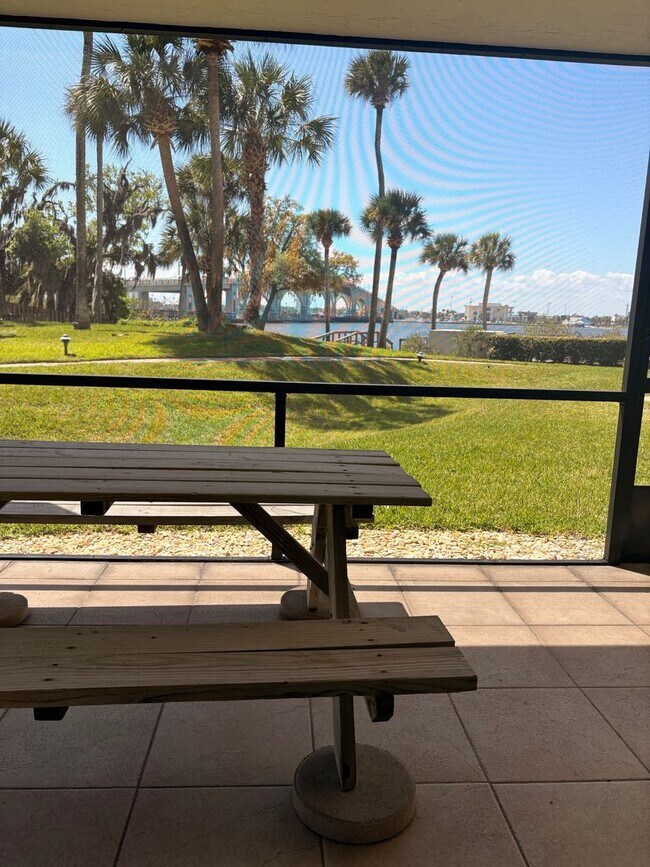 Building Photo - Spacious 1 bedroom at Pier 43!