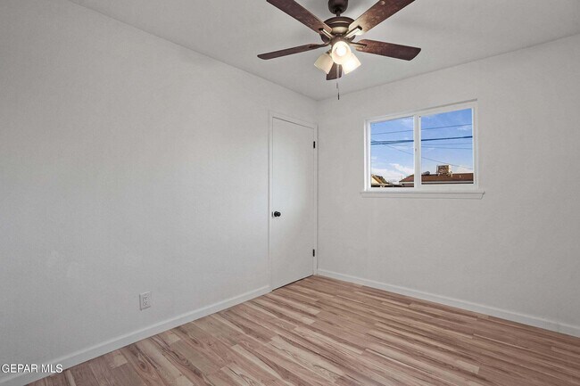 Building Photo - 5712 Kensington Cir