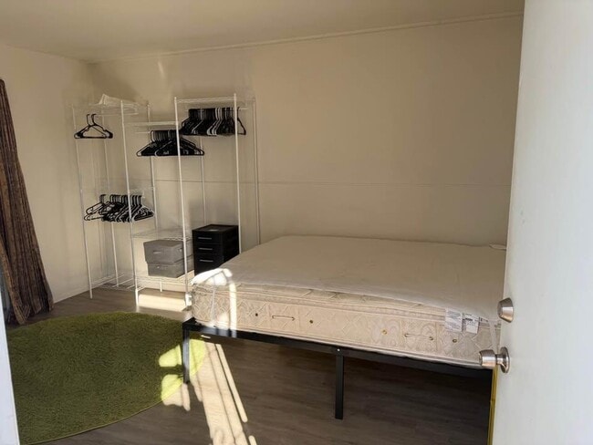 Building Photo - 1416 L Ave