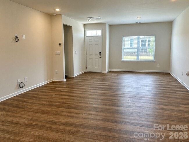 Building Photo - 302 Sagecroft Ln