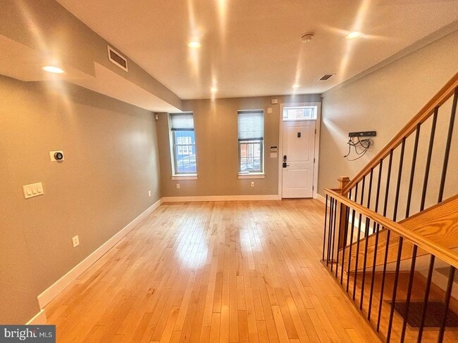 Building Photo - 533 Manton St