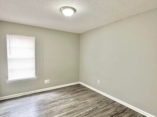 Building Photo - 2065 Goldbrier Ln