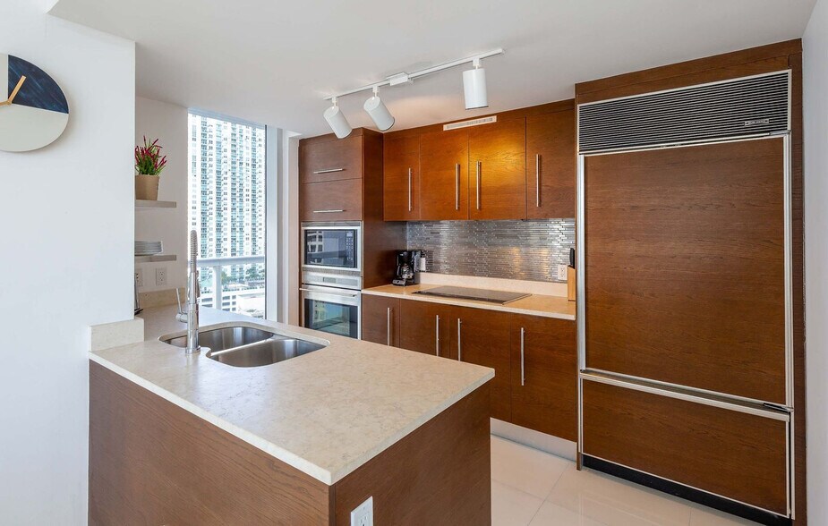 Building Photo - 485 Brickell Ave