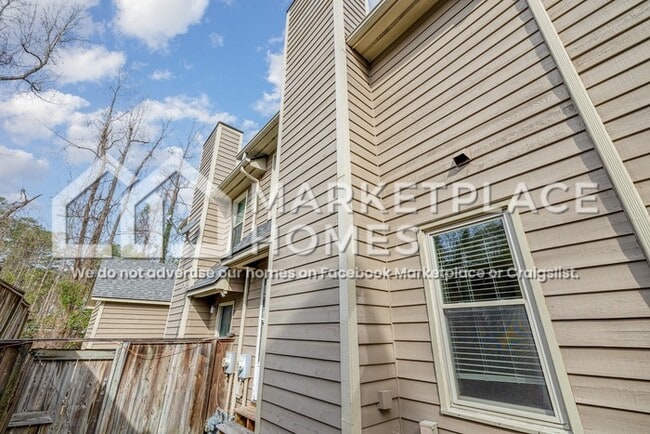 Building Photo - 225 Woodside Ave