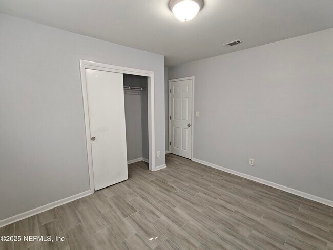 Building Photo - 2921 Mansion Rd