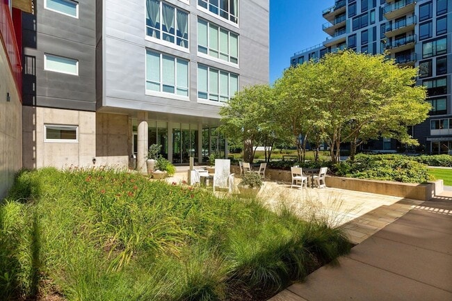 Building Photo - 901 S 2nd St