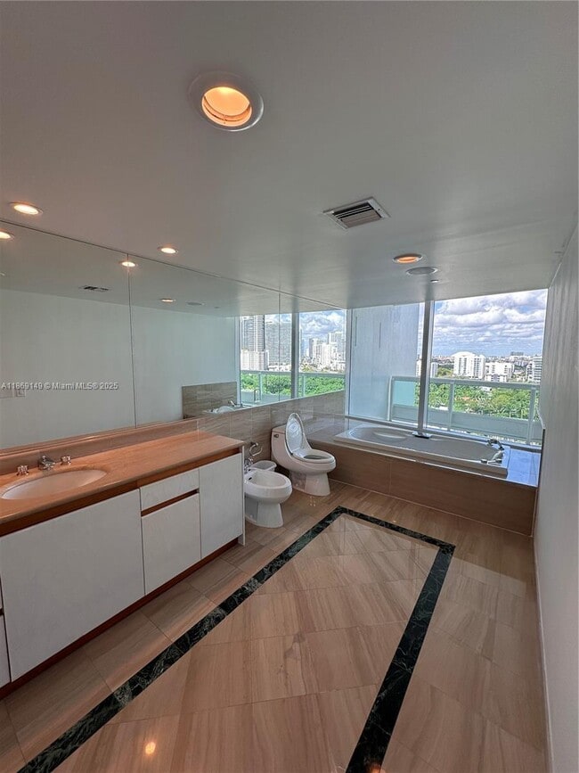 Building Photo - 1643 Brickell Ave