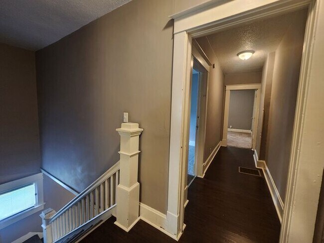 Building Photo - 2 Bedroom, 1.5 Bathroom home conveniently located on Terre Haute's desirable southeast side near ...