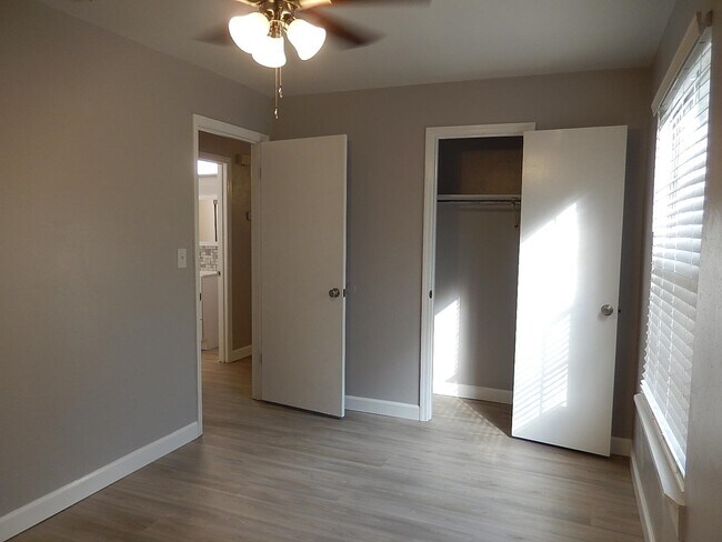 Building Photo - 520 Pasco Ct