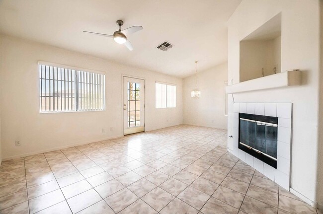 Building Photo - 3 Bedroom SINGLE STORY HOME FOR LEASE IN H...