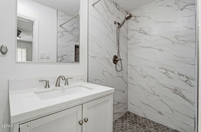 Building Photo - 809 Del Mar Dr