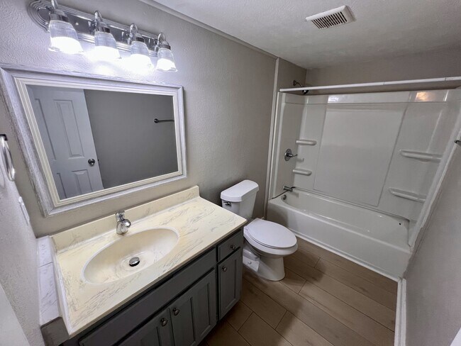 Building Photo - 5638 Curzon Ave