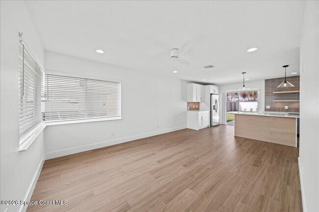 Building Photo - 122 1st Ave